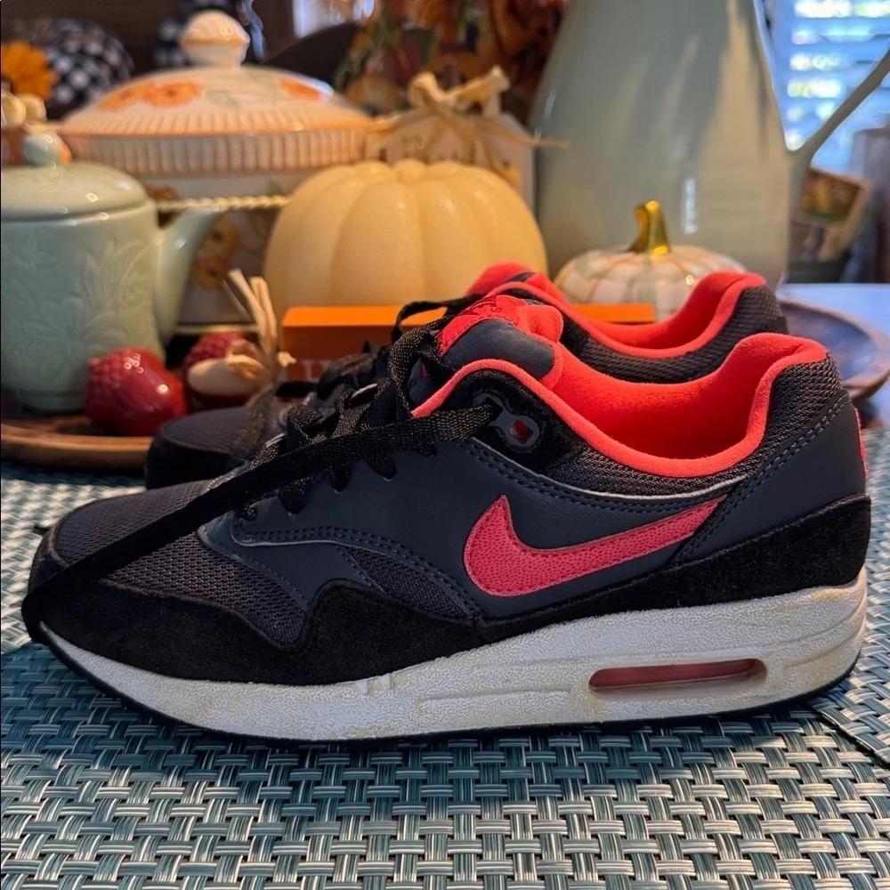 Nike Youth Air Max 1 sneakers - Youth Size 5.5